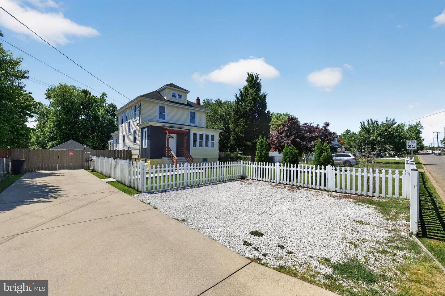 311 Townsend Avenue photo 4