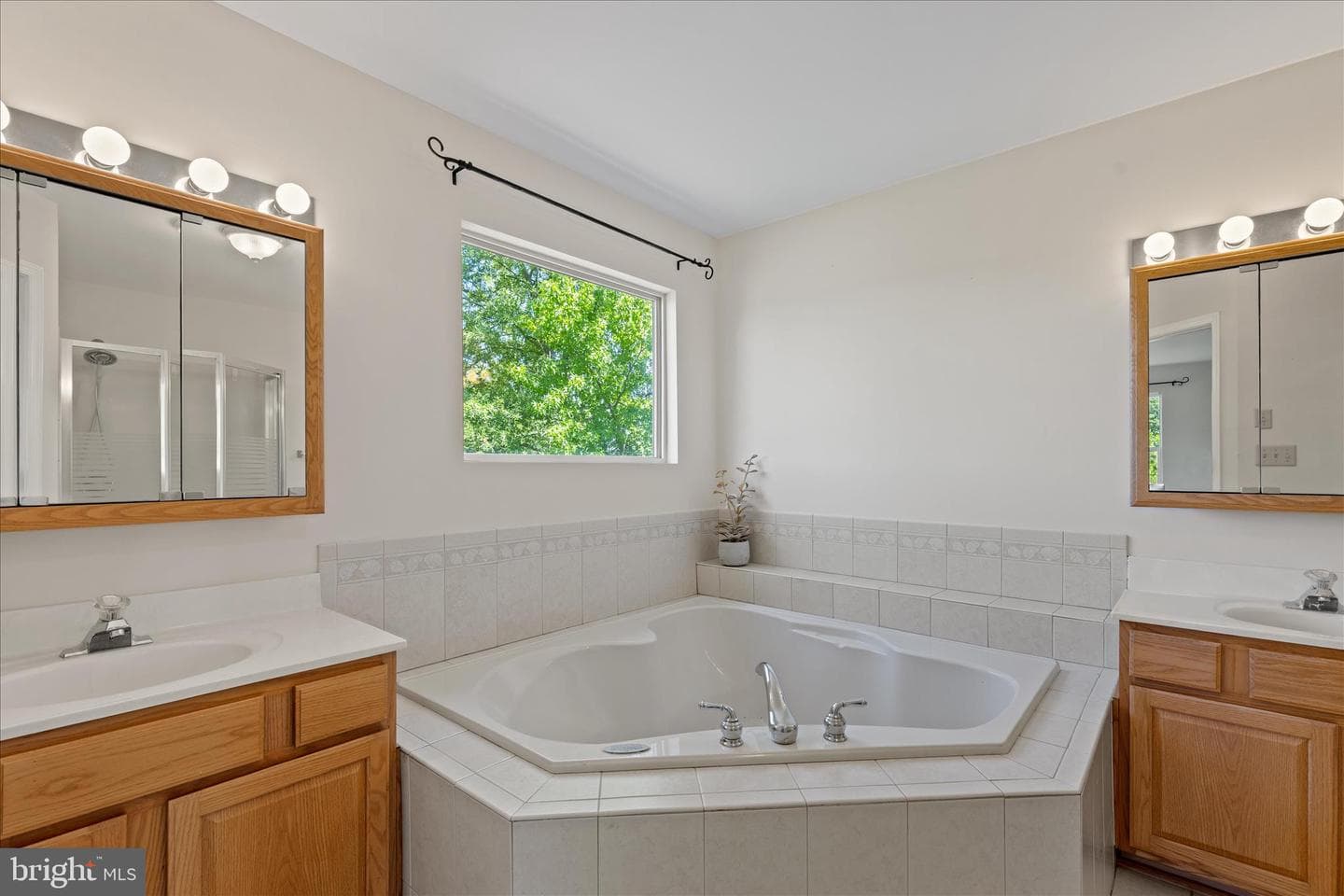 5523 Ilchester Street photo 36
