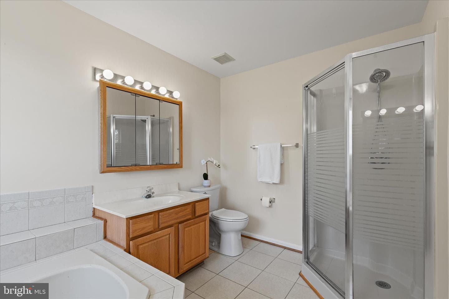5523 Ilchester Street photo 37