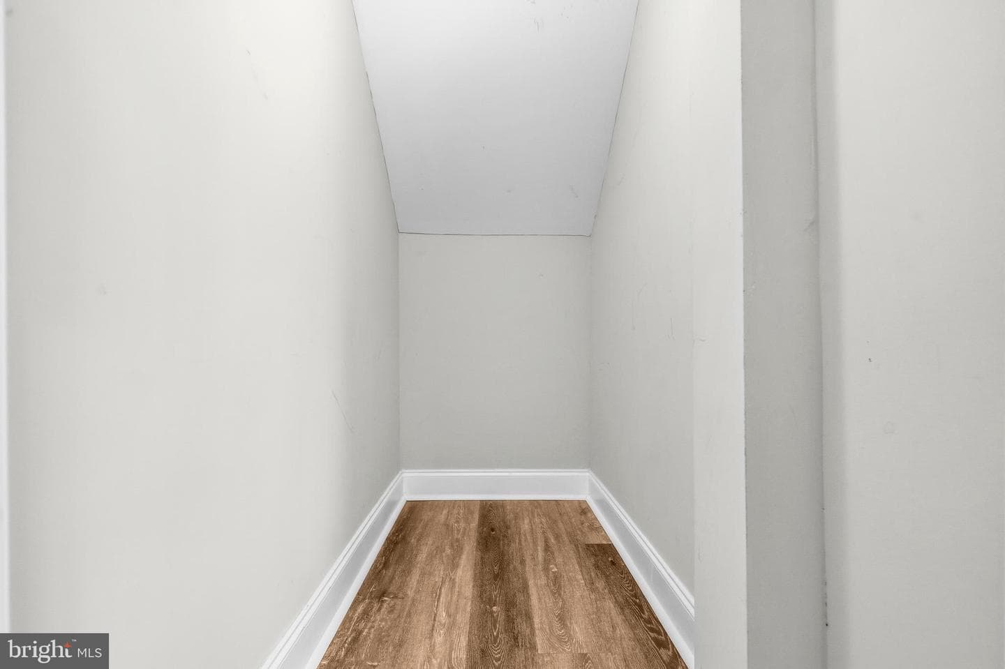 7909 Wellesley Court photo 32