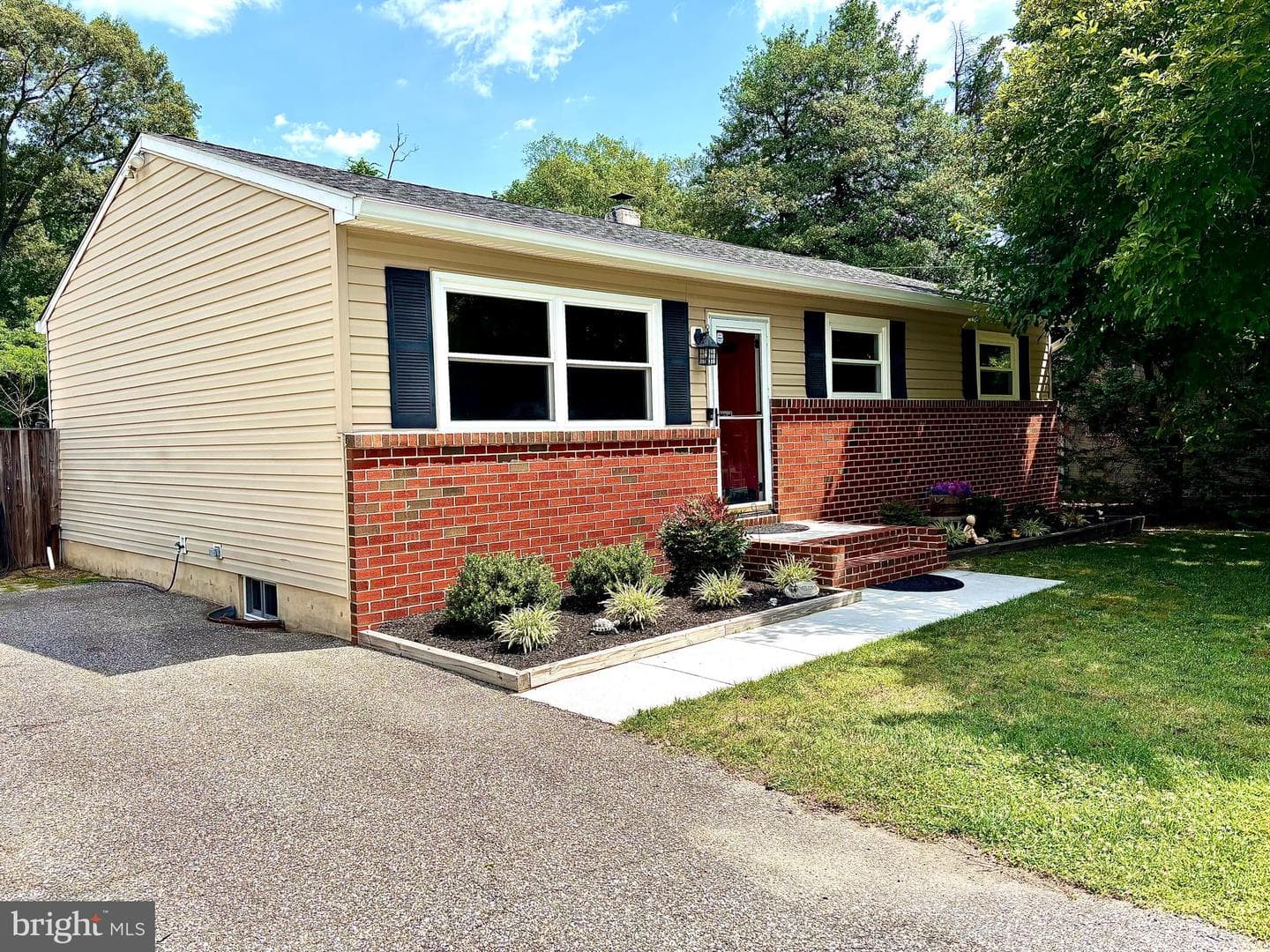 464 Martin Drive photo 4