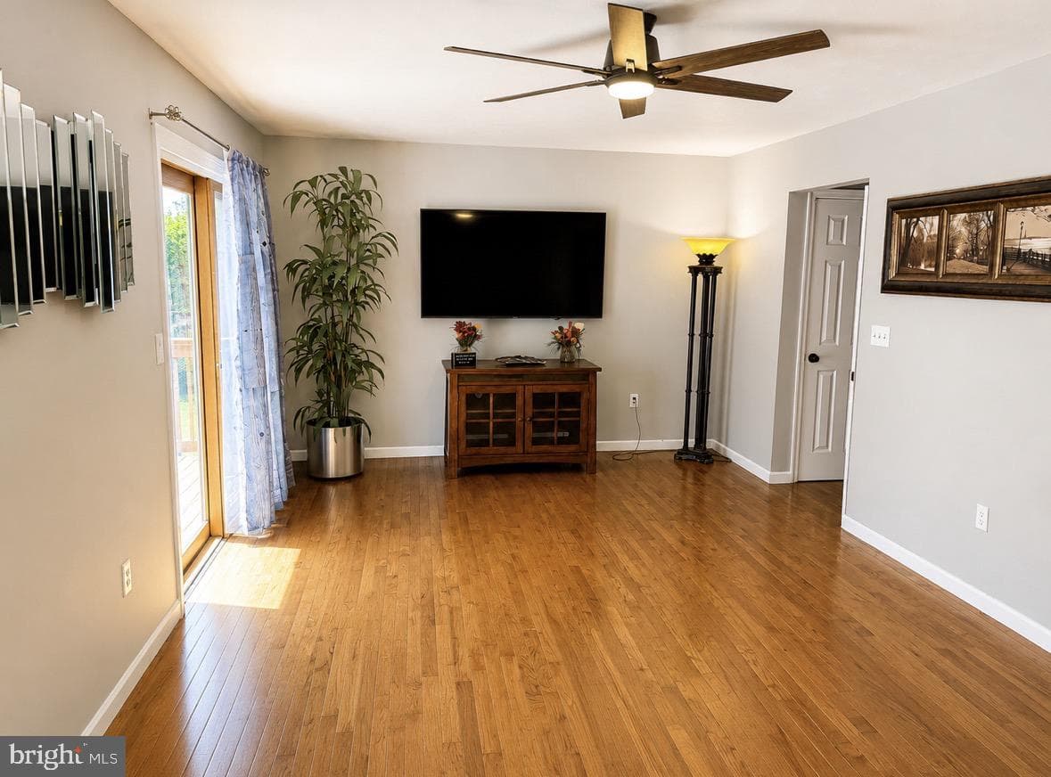 421 Peach Court photo 7