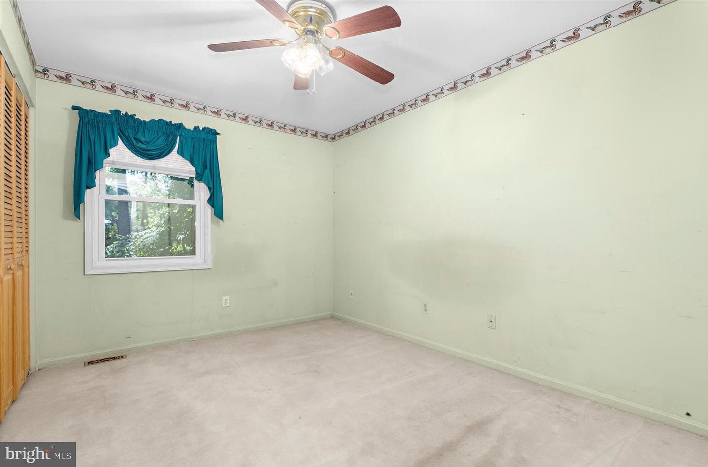 446 Fairford Court photo 18