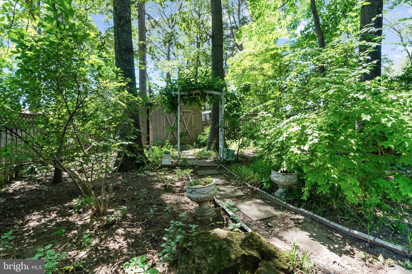 446 Fairford Court photo 34