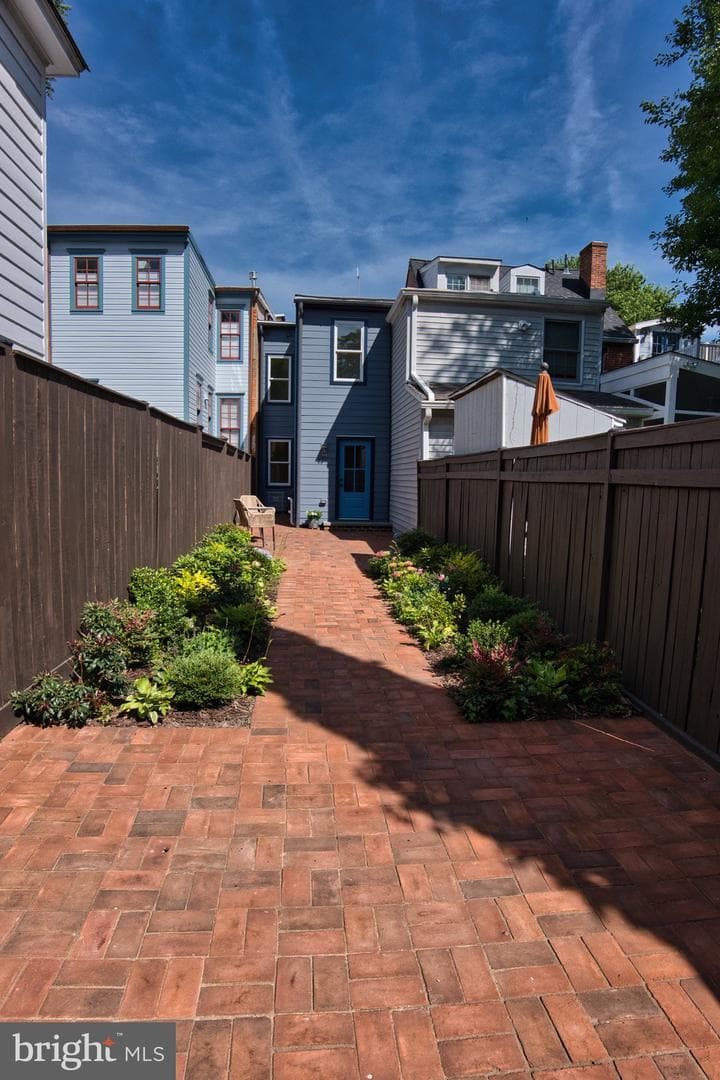 11 1/2 College Avenue photo 47