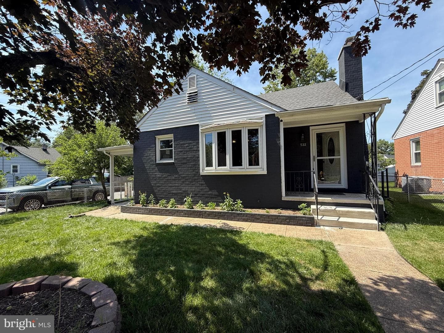 532 Stewart Avenue photo 2