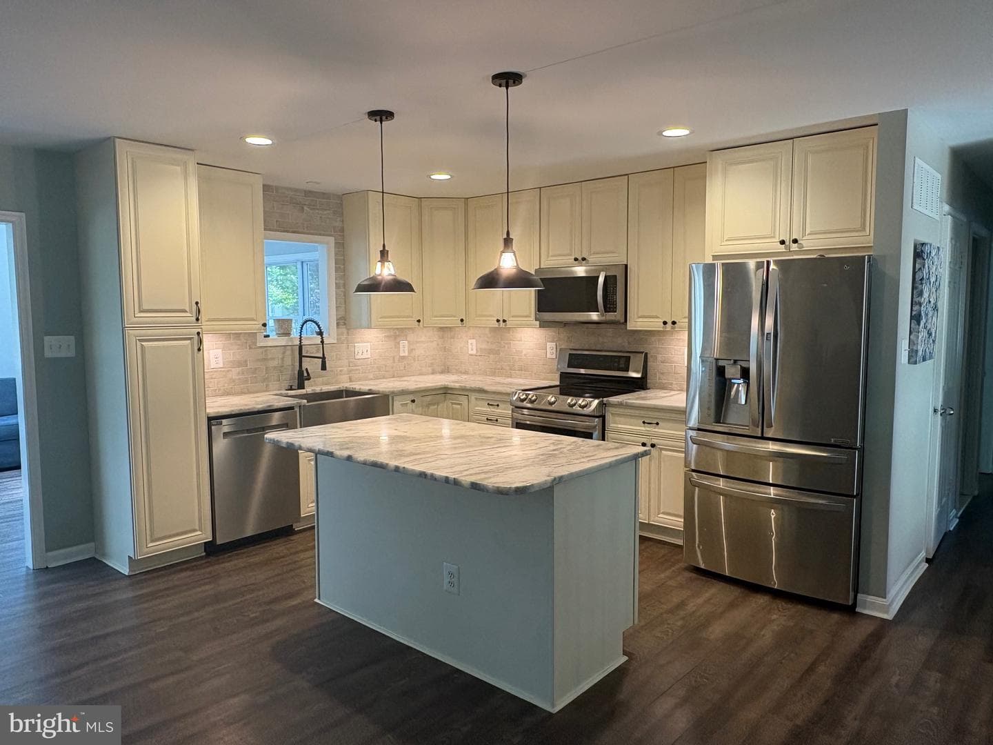 491 Derby Court photo 2