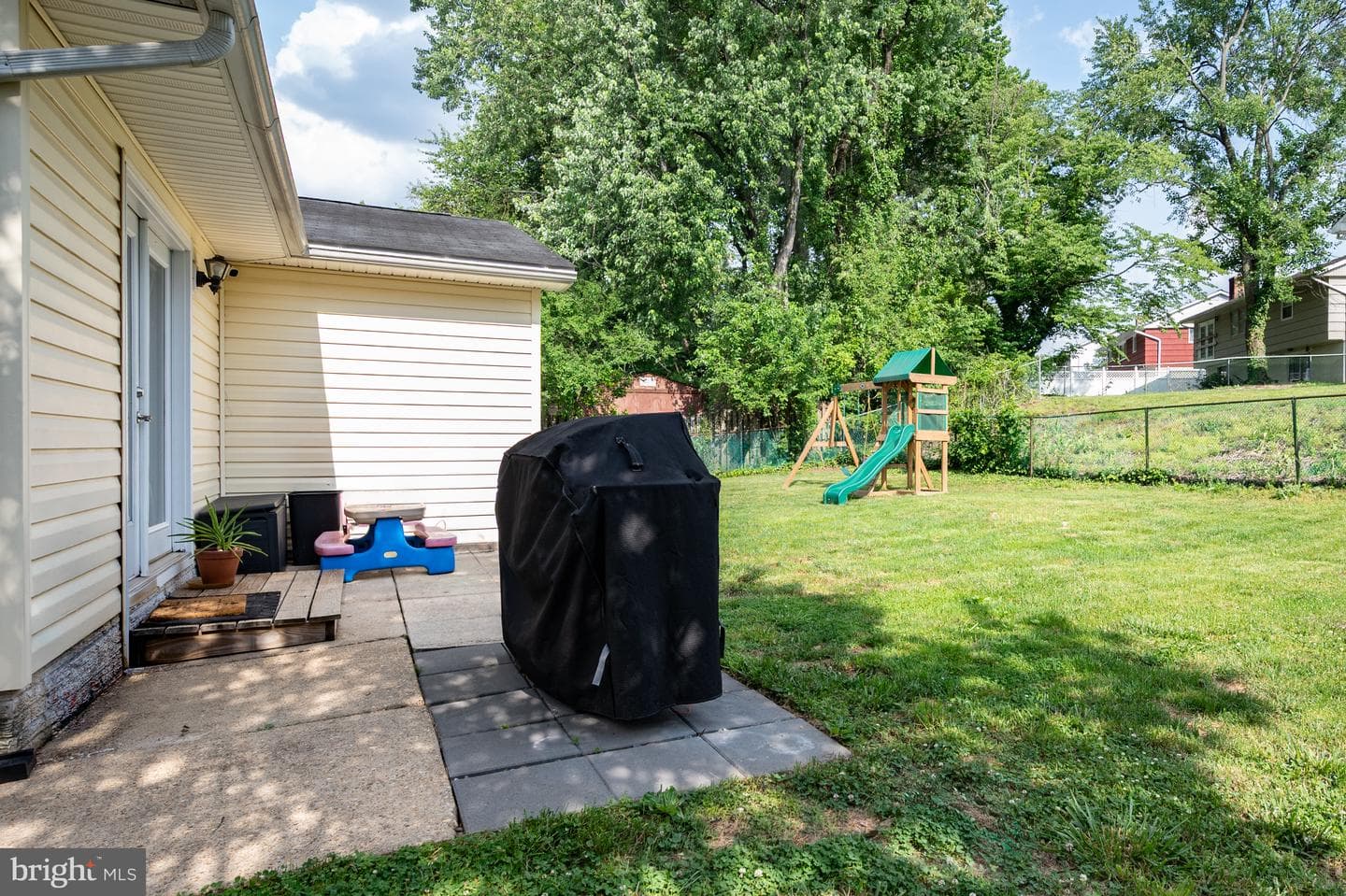 565 Lanny Court photo 32