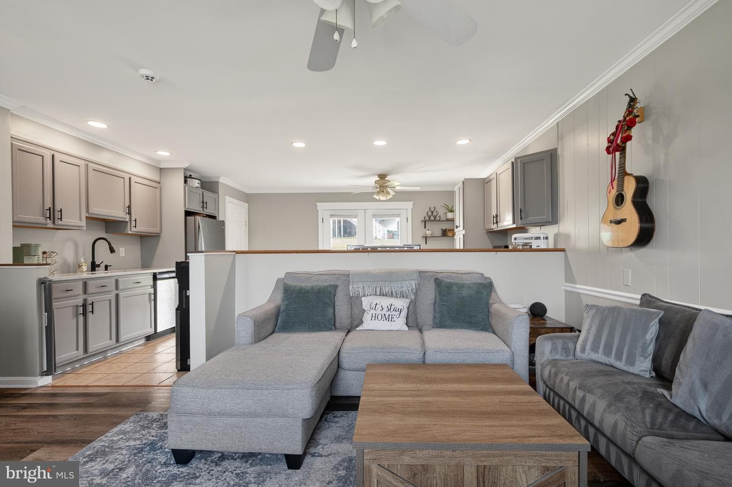 565 Lanny Court photo 8