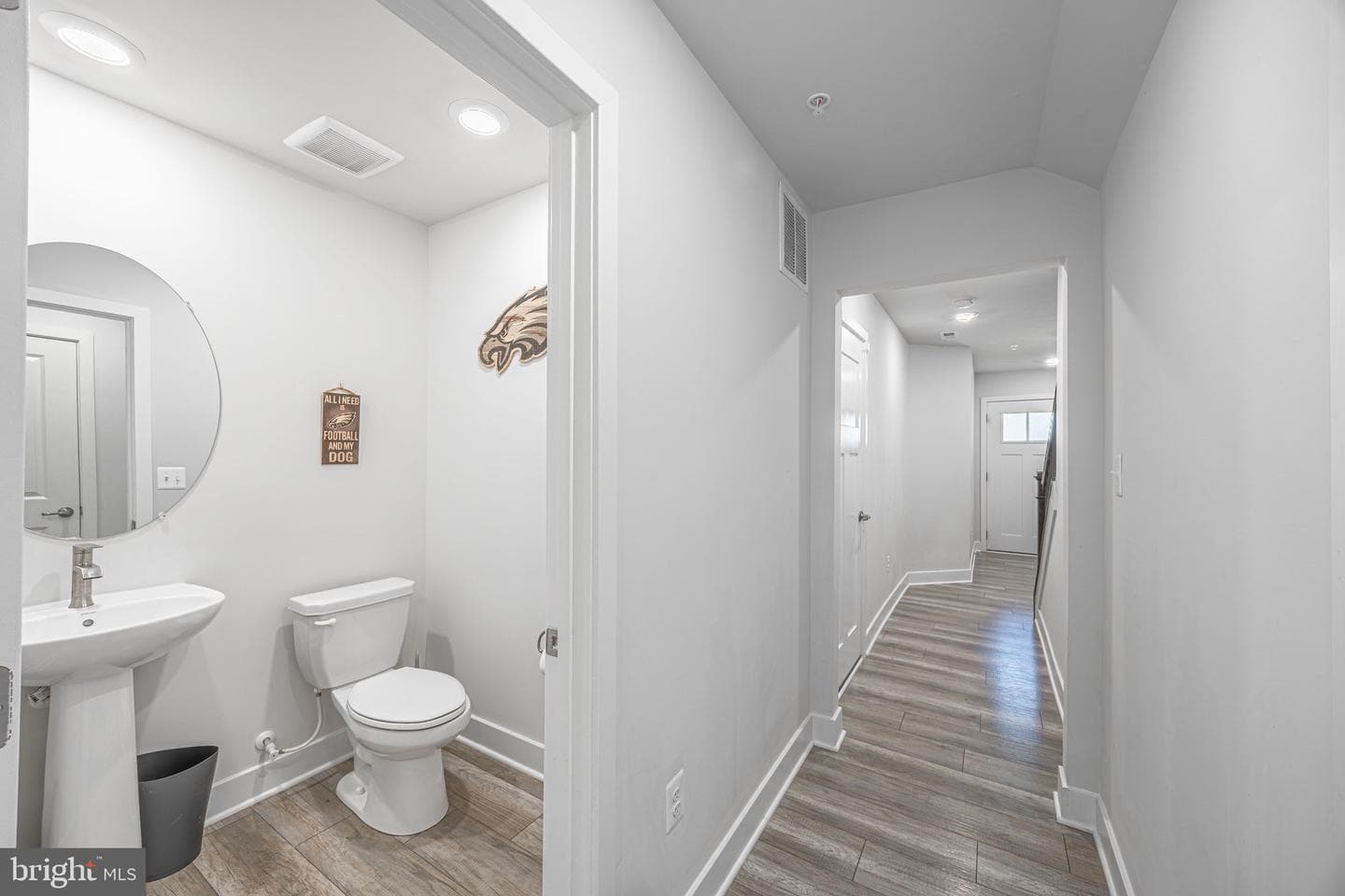 515 Levanna Lane photo 4