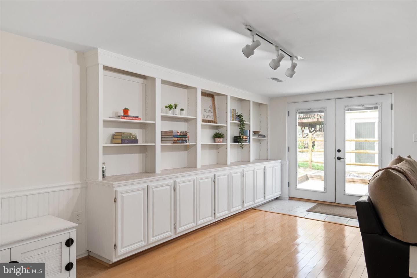 523 Benforest Drive W photo 27