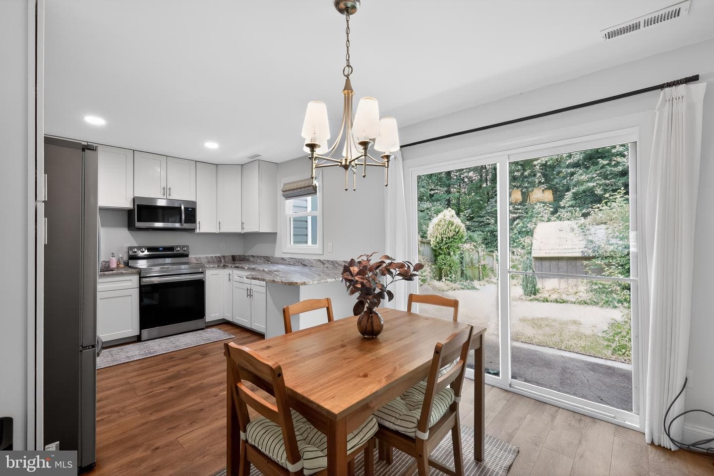 1410 Foxwood Court photo 14