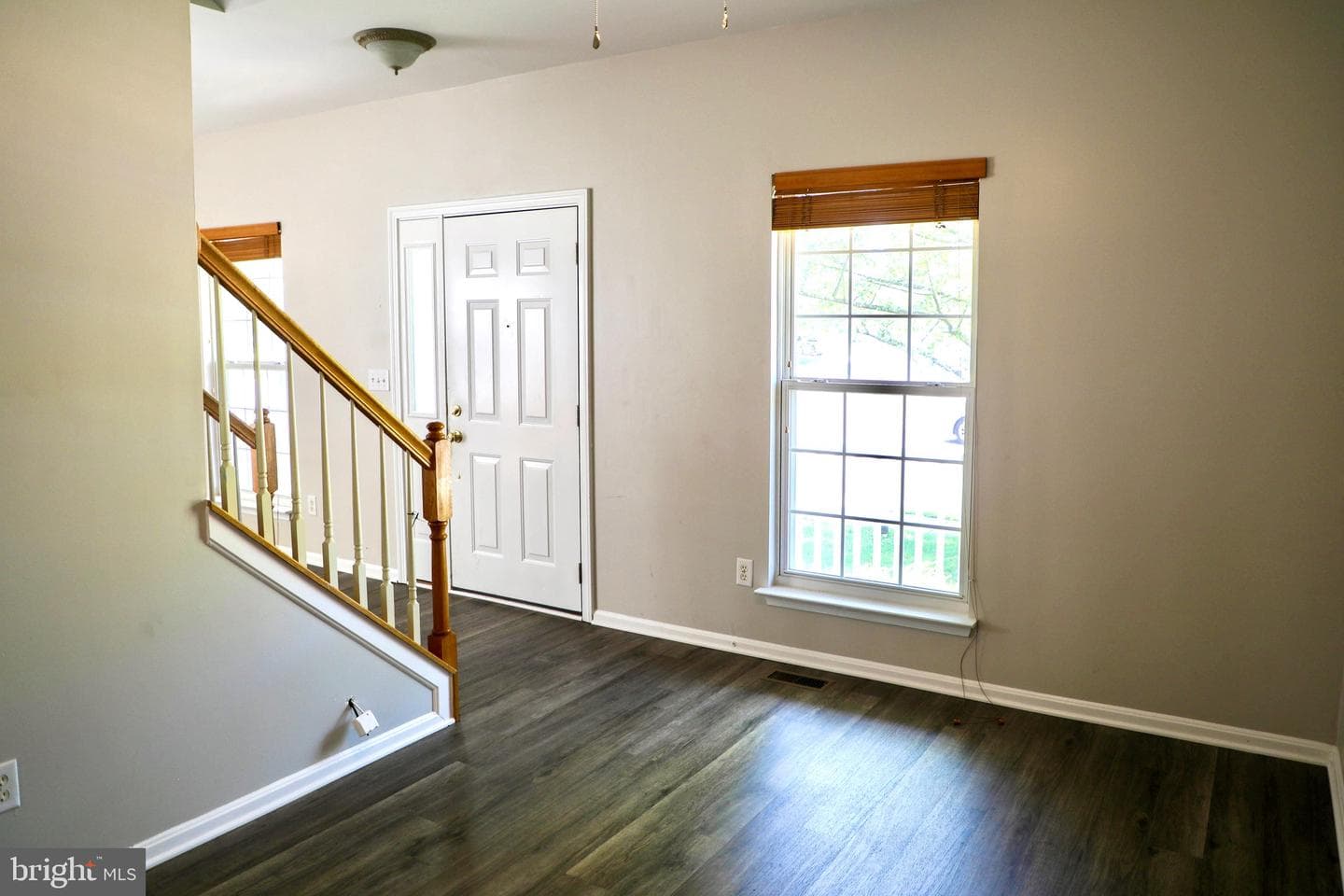 65 Lawrence Avenue photo 4