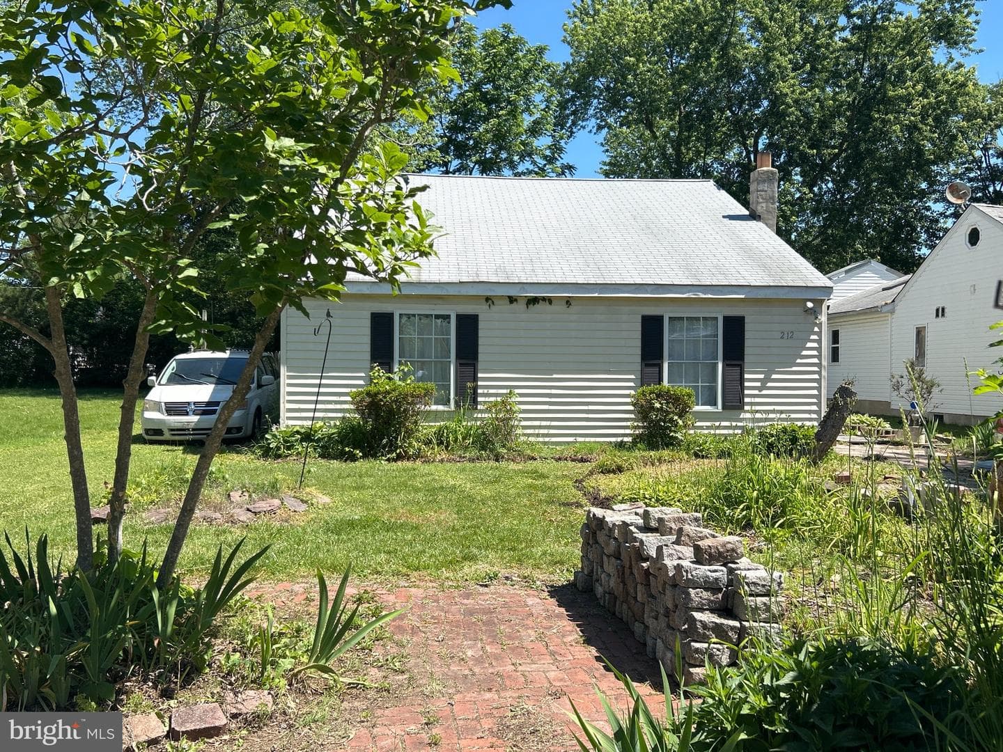212 Lakeview Avenue, Edgewater