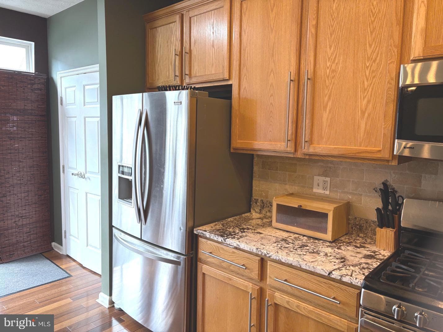 1511 Martock Lane photo 10