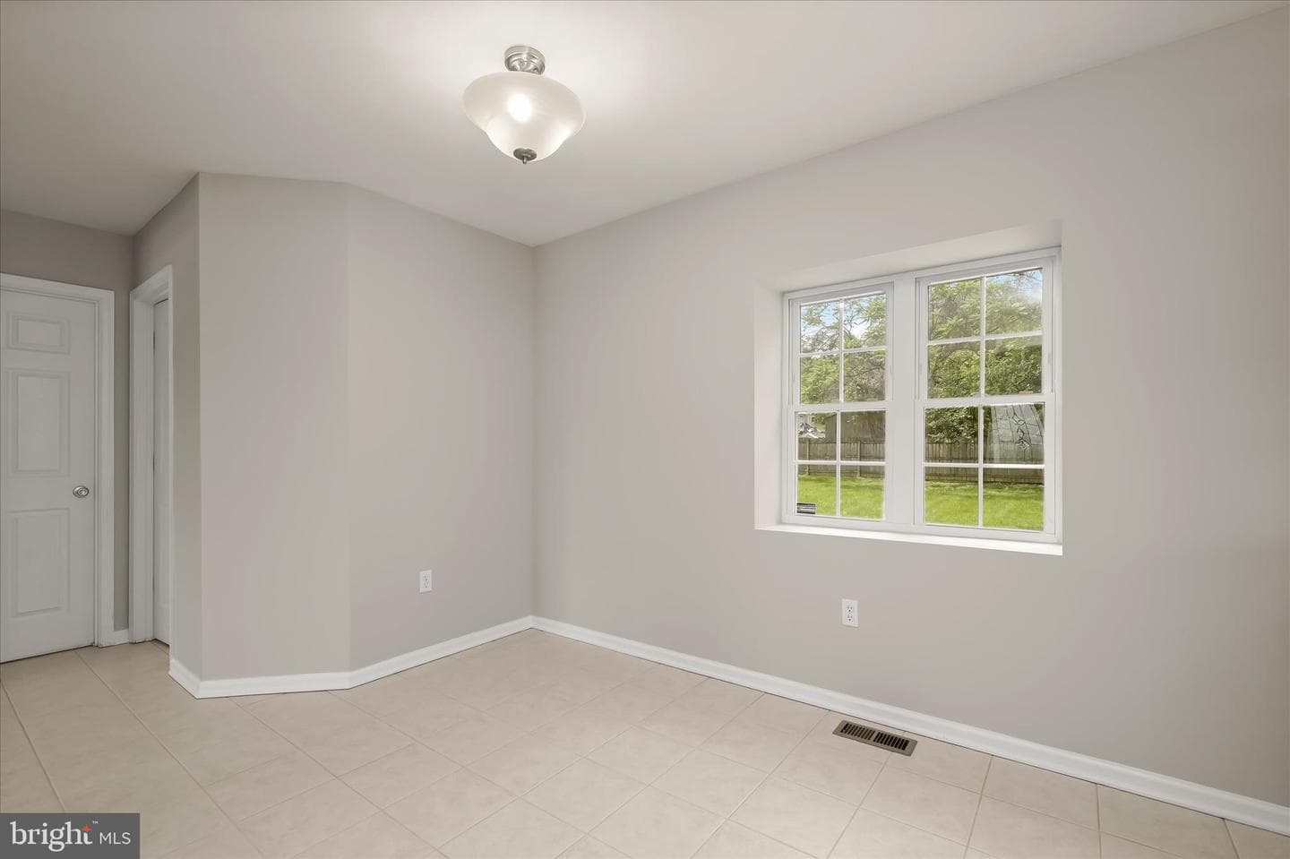 305 Bishop Avenue photo 16