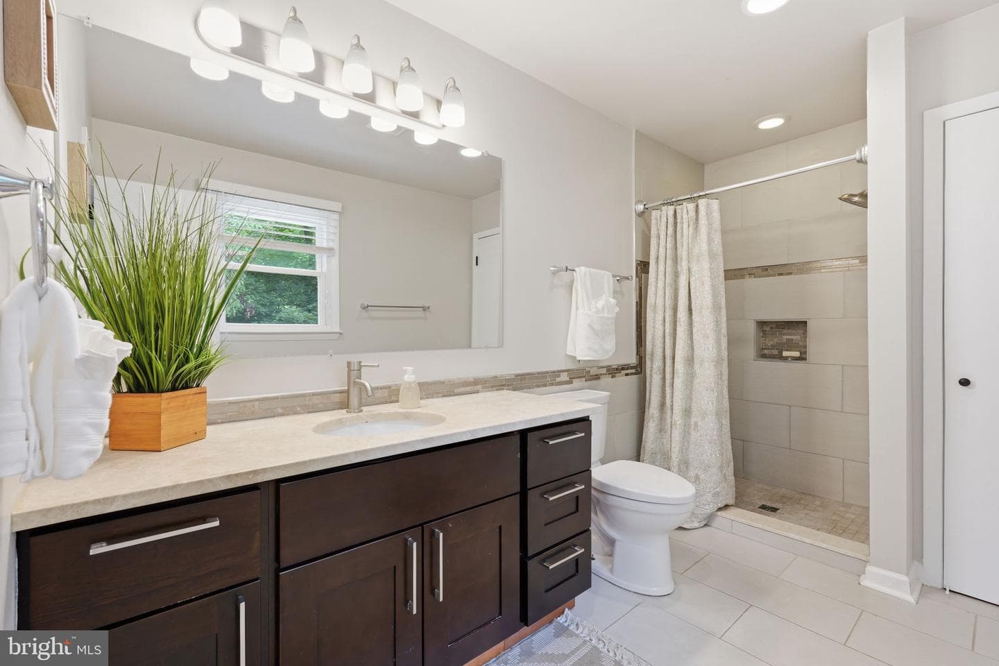 1848 Carriage Drive photo 13