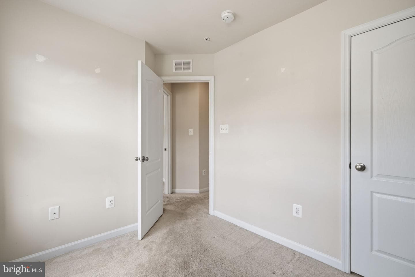 1335 Hawthorn Drive photo 33