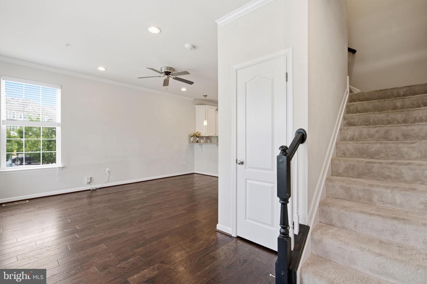 1335 Hawthorn Drive photo 4