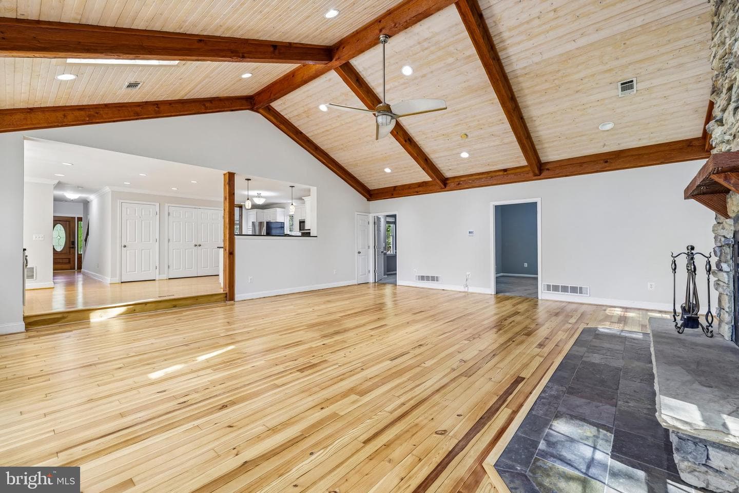 683 Powhatan Beach Road photo 16