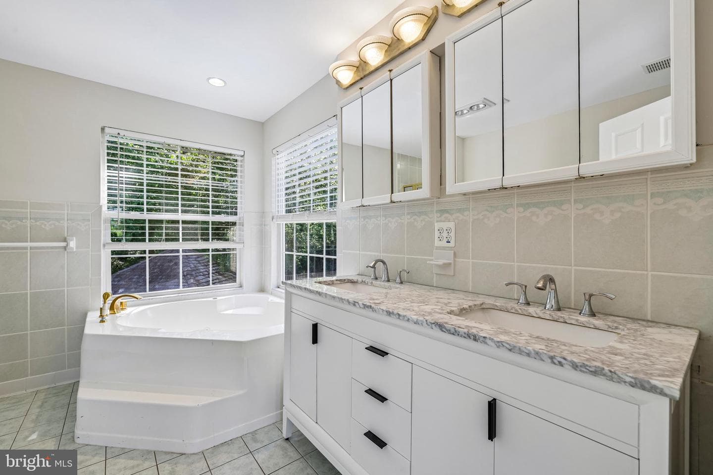 683 Powhatan Beach Road photo 4
