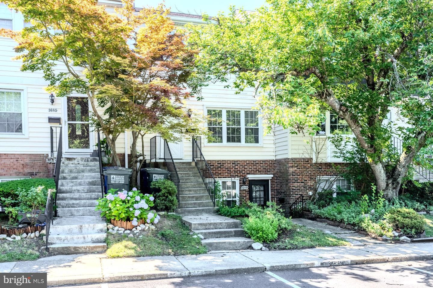 1687 Hart Court photo 3