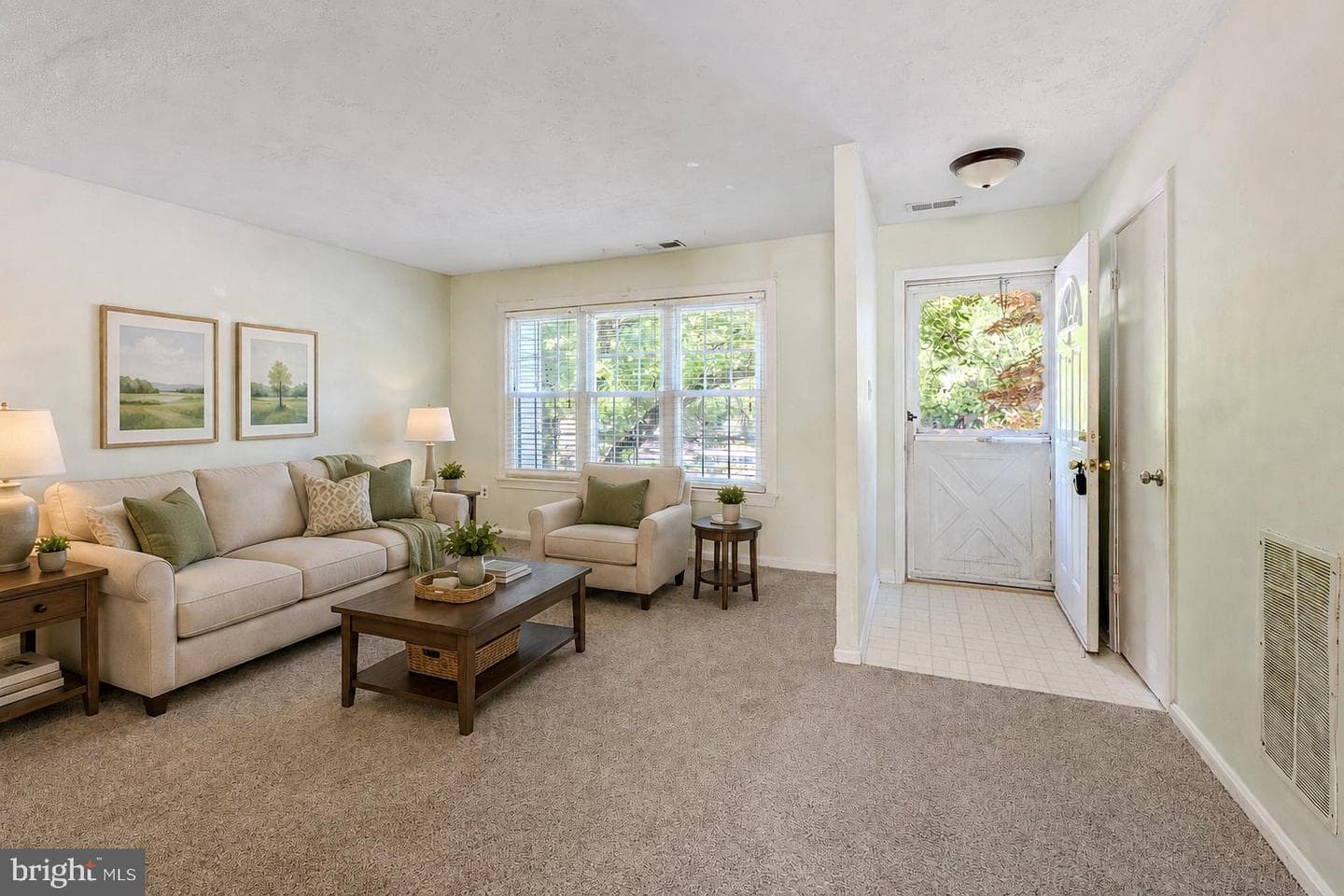 1687 Hart Court photo 4