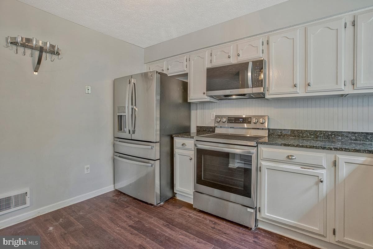 8214 Deerbrooke Court photo 14