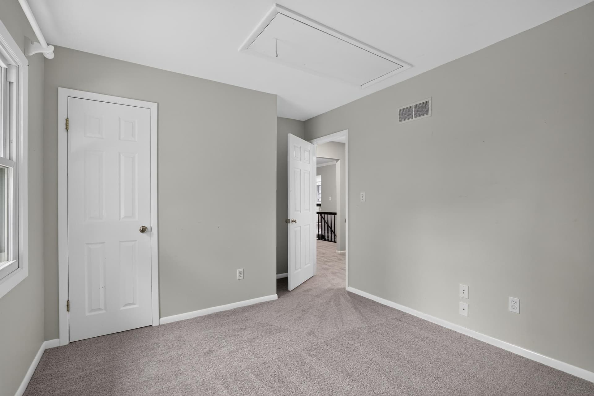 1045 Skyview Drive photo 13