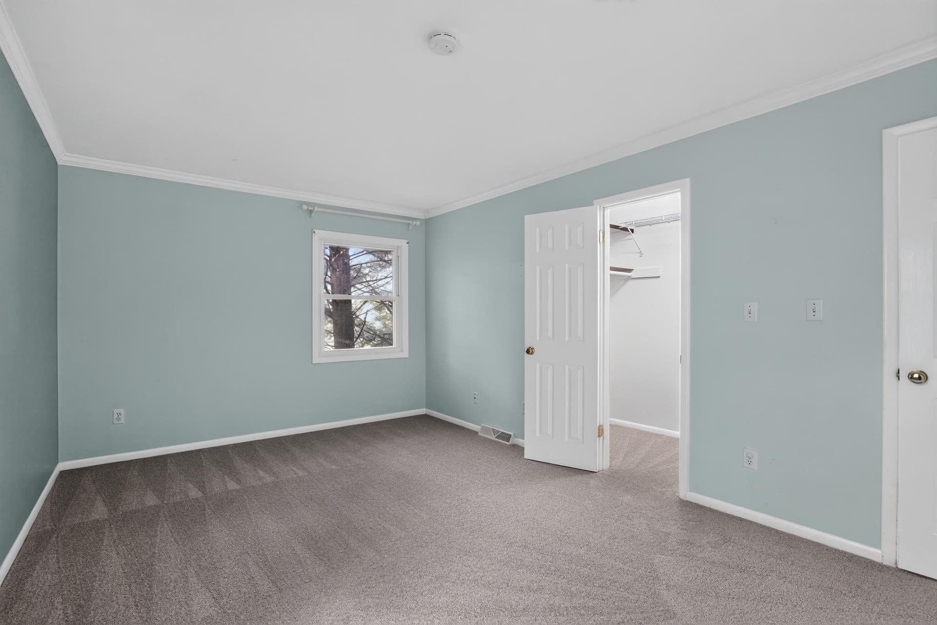 1045 Skyview Drive photo 15