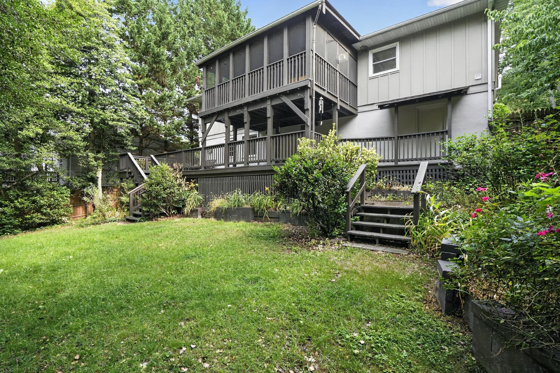 1045 Skyview Drive photo 3