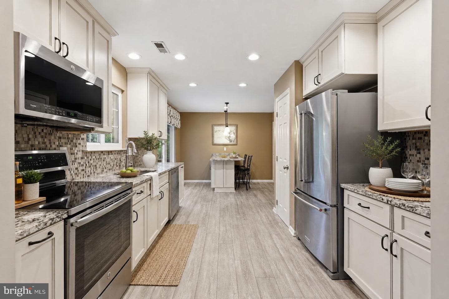 5503 Manistique Court photo 10