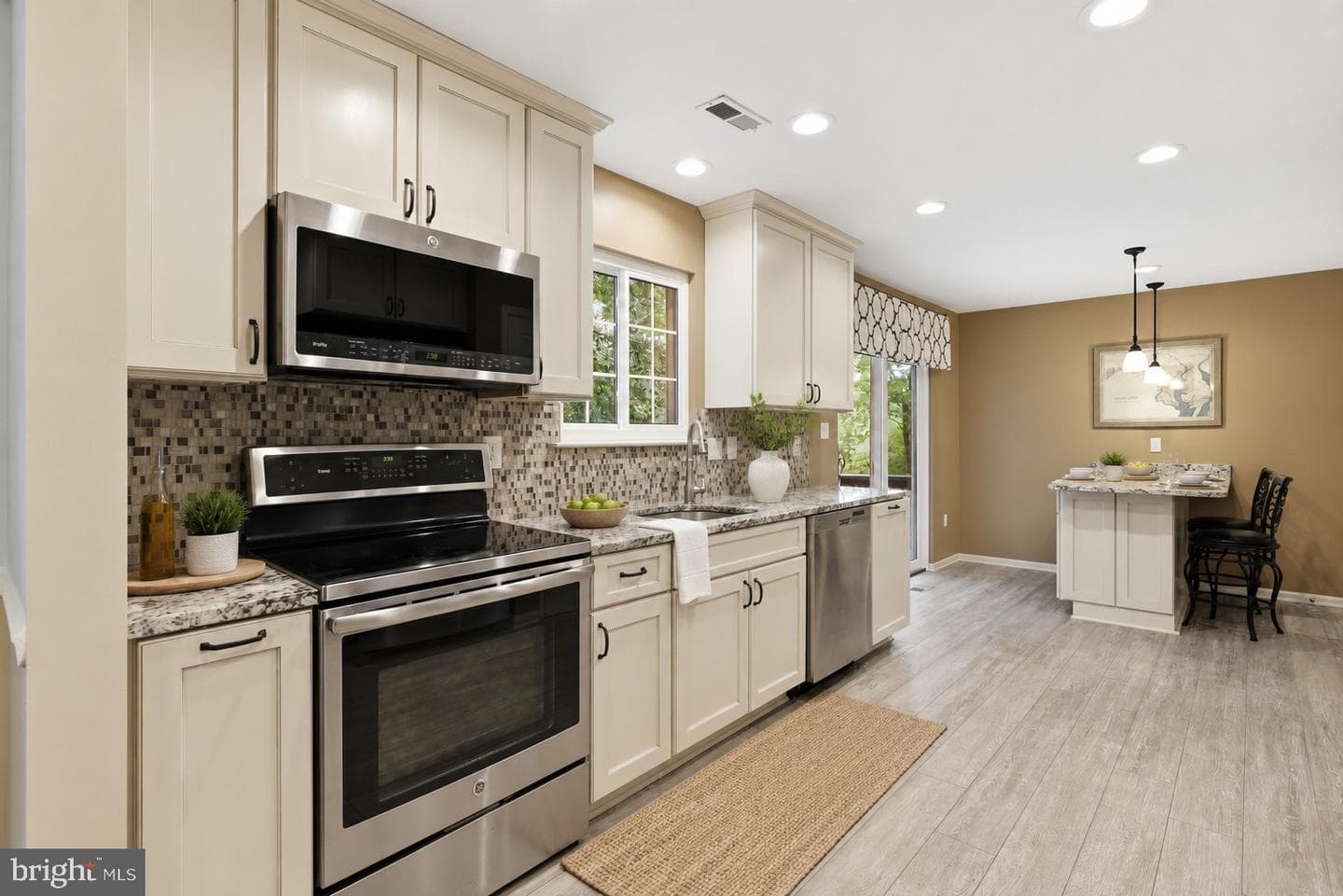 5503 Manistique Court photo 11