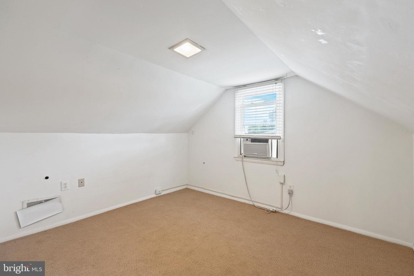 207 Hance Avenue photo 32