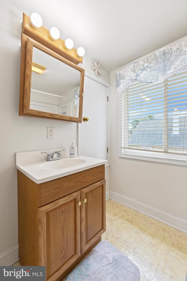 207 Hance Avenue photo 40