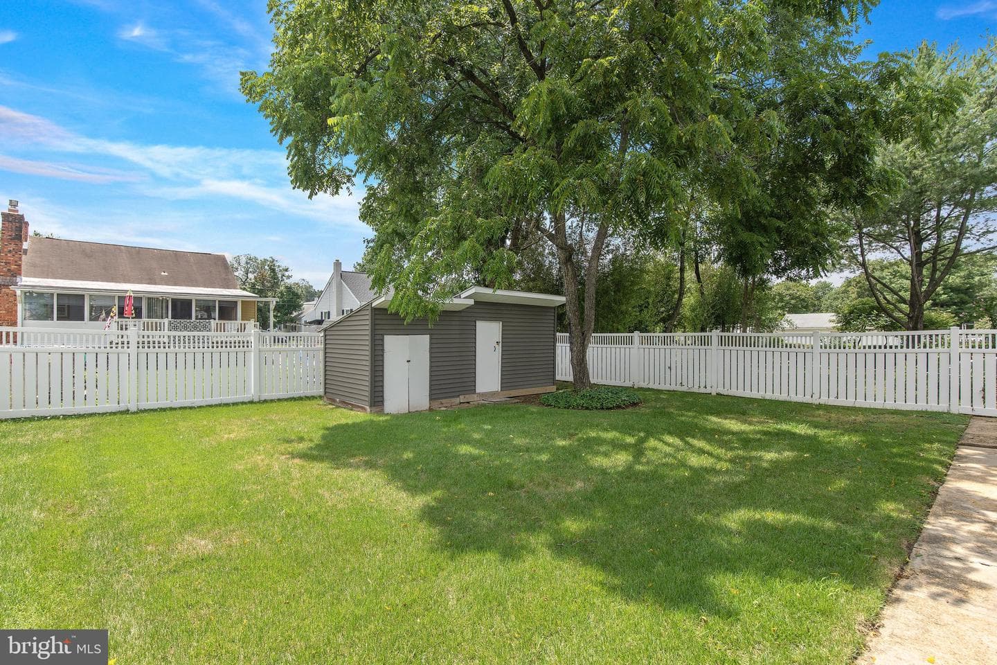 207 Hance Avenue photo 9
