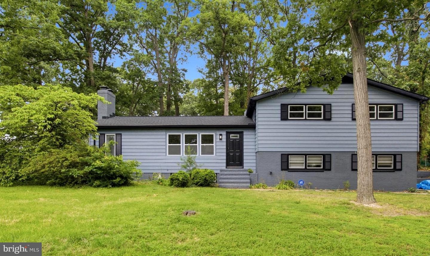 896 Forest Lane, Hanover