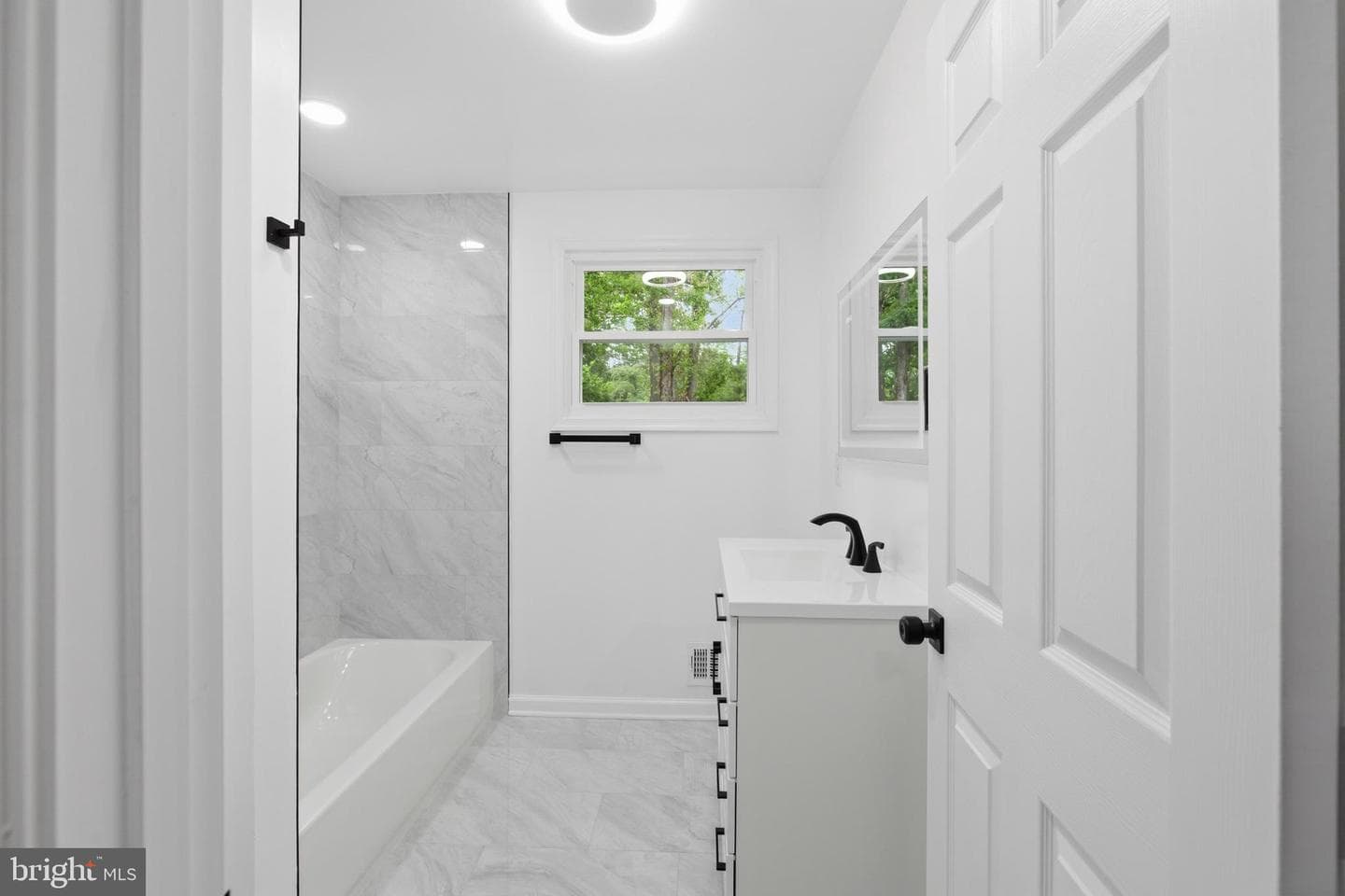 896 Forest Lane photo 27