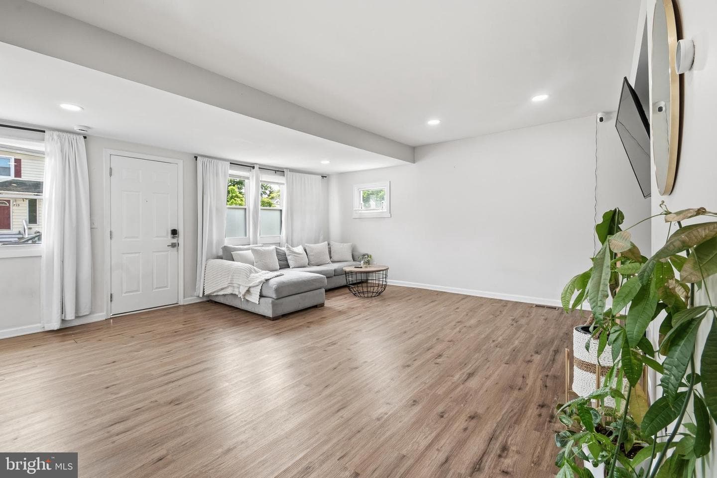 312 Orchard Avenue photo 5
