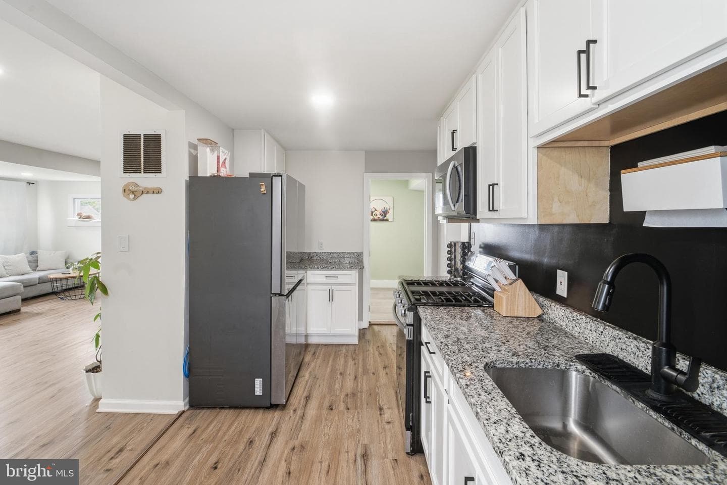 312 Orchard Avenue photo 9