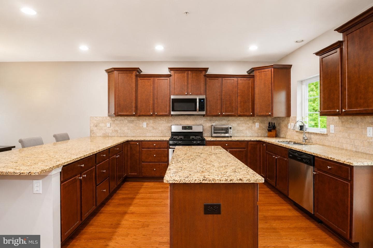 645 Bracey Drive photo 3
