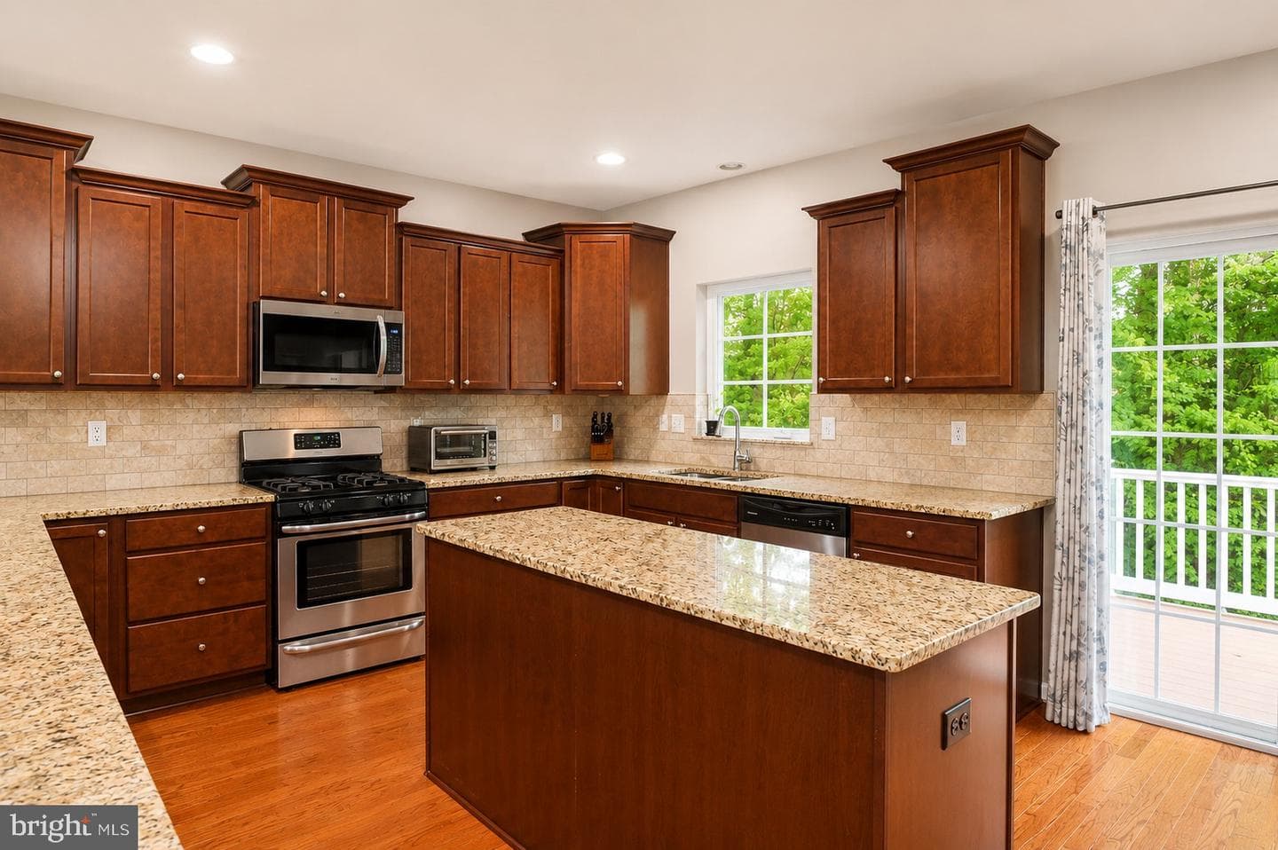 645 Bracey Drive photo 4