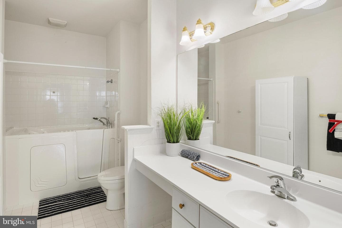 338 Hamlet Circle photo 19