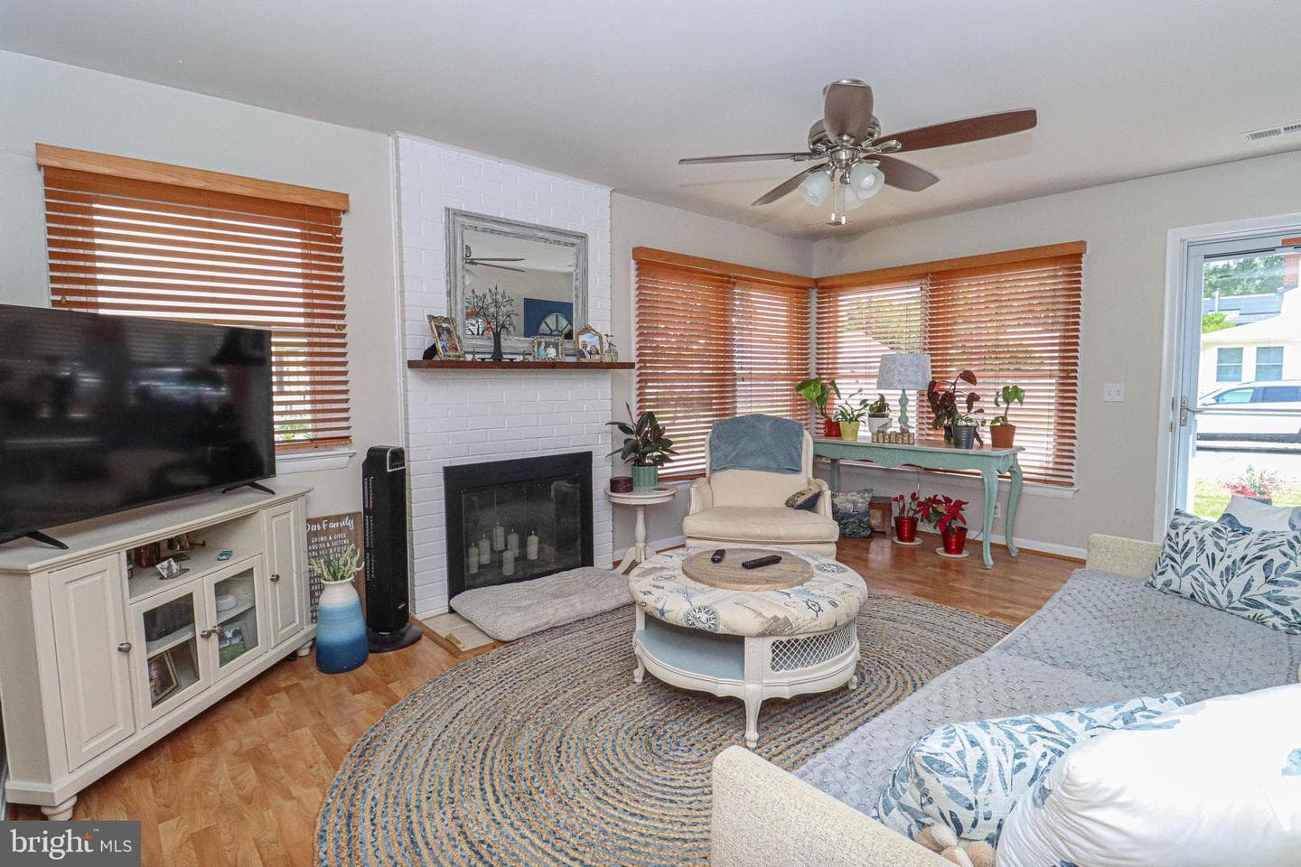 914 Holly Avenue photo 10