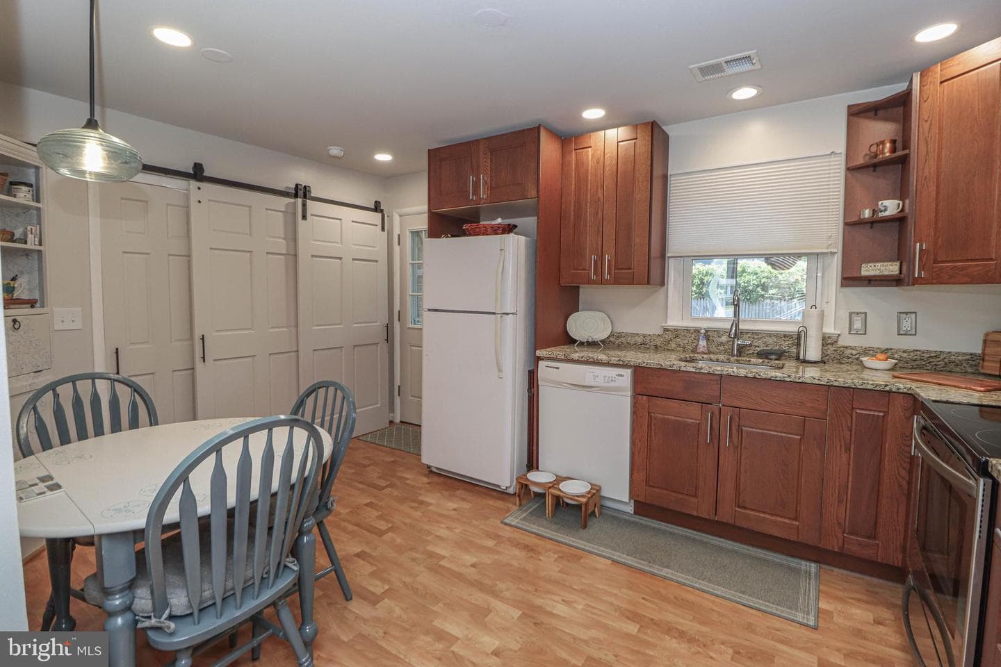 914 Holly Avenue photo 12