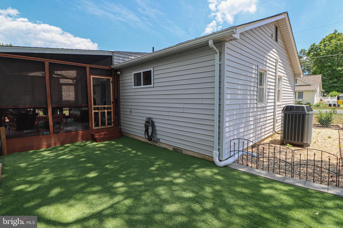 914 Holly Avenue photo 32
