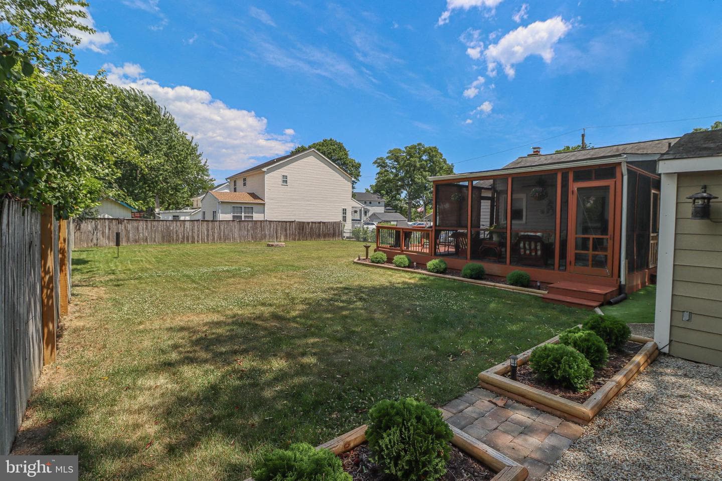 914 Holly Avenue photo 37