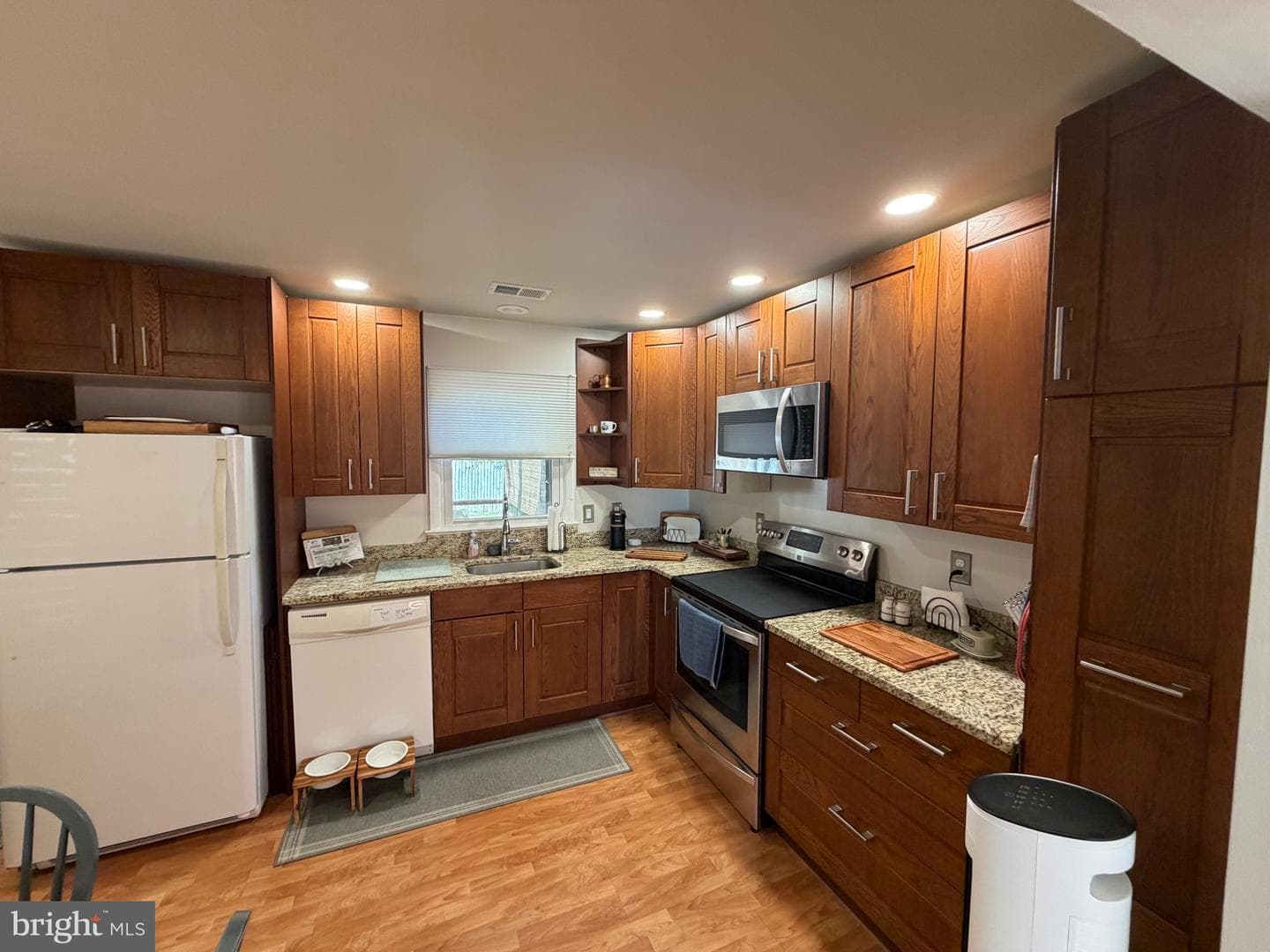 914 Holly Avenue photo 4