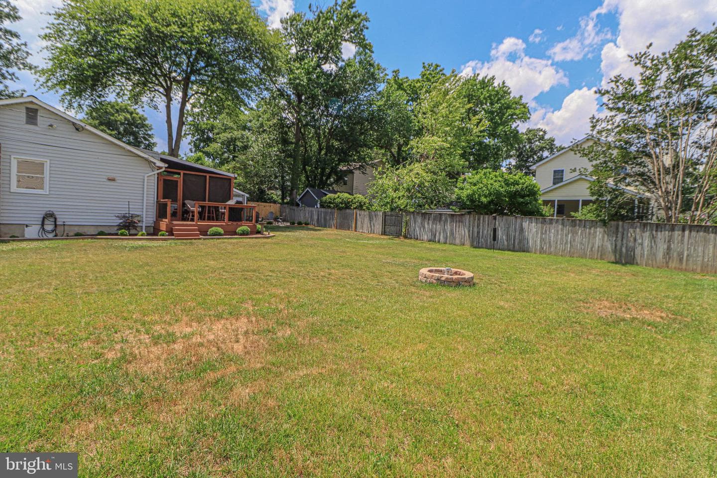 914 Holly Avenue photo 42