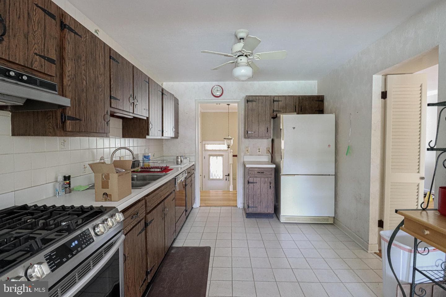 490 Williamsburg Lane photo 20